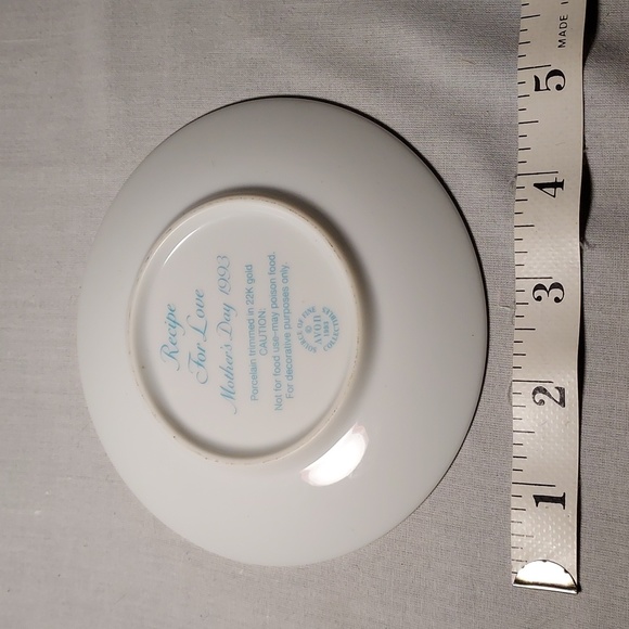 Vintage 1993 Avon Mother's Day Plate - Picture 5 of 5